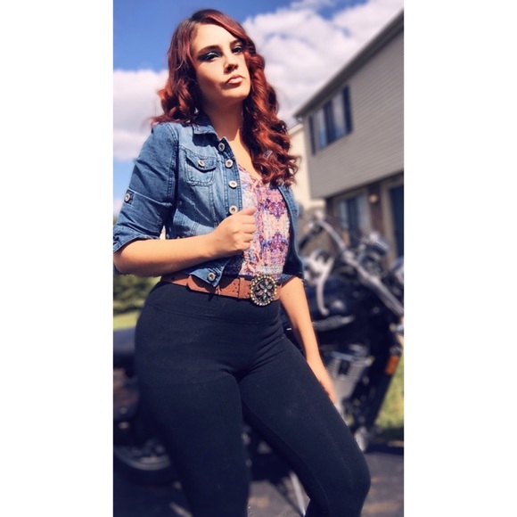 Your friendly seller, Emiley! - Picture 2 of 11